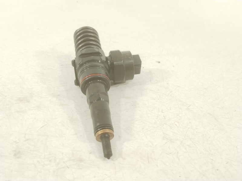 Recambio de inyector para volkswagen passat variant (3b6) comfortline referencia OEM IAM 038130073AA 0414720028 