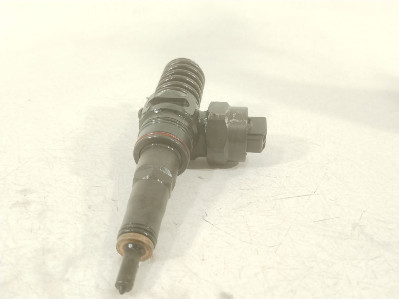 Recambio de inyector para volkswagen passat variant (3b6) comfortline referencia OEM IAM 038130073AA 0414720028 