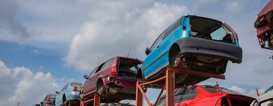 Cómo restaurar un coche clásico con piezas de desguace